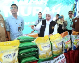 Presiden Jokowi Mendorong Setiap Daerah Cadangan Beras Harus Ada Meski Produksi Surplus
