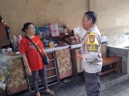 Sambang Wilayah Desa Binaan Bhabinkamtibmas Polsek Denpasar Barat Dialogis Dengan Masyarakat