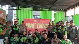 Cairkan Keluh Kesah Ojol, Polsek Denpasar Barat Laksanakan Jumat Curhat Dikantor GO-JEK Denpasar