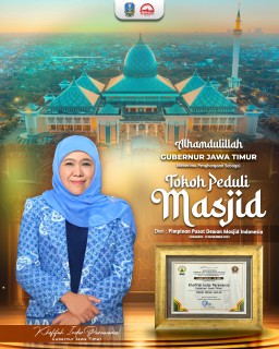 Gubernur Khofifah Terima Penghargaan Tokoh Peduli Masjid dari Dewan Masjid Indonesia