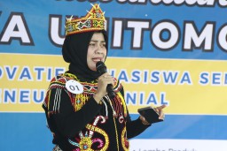 Unitomo Gelar Gebyar Hari Ibu