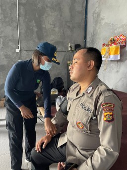 Sub Satgas Dokes Polres Karangasem dalam Ops OMB melakukan pemeriksaan Kesehatan terhadap Personil
