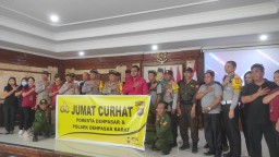 Polsek Denbar Polresta Denpasar Gelar Jumat Curhat Perkuat Kemitraan Dengan Perangkat Desa