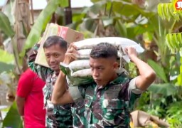 Respon Cepat Dandim 1012/Buntok Meninjau dan Memberi Bantuan Sembako Kepada Masyarakat Berdampak Banjir