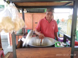 Kuah Soto Ayam Mbak Nik Tulangan Ini Kuahnya Bikin Nambah