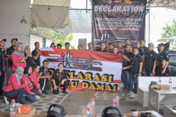 Ratusan Komunitas Indonesian Black Car Community Jawa Timur Dukung Pemilu 2024 Damai