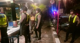 Dibackup Polda Bali: Polsek Dentim Laksanakan Blue Light Patrol Hingga Subuh Pastikan keamanan Tahap