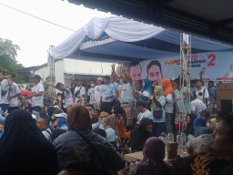 Antusias Warga Situbondo Ikuti Senam Goyang Gemoy Prabowo - Gibran
