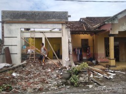 Ratusan Rumah Di Prambon Sidoarjo Hancur Di Amuk Angin Puting Beliung
