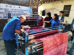 Unitomo Ciptakan Inovasi Mesin Pelorot Malam Batik