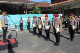 Dinilai Berprestasi, Enam Personil Polres Bandara Dapat Penghargaan