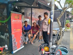 Sambangi Bengkel Sepeda Motor, Bhabinkamtibmas Dengar Keluhan Warga