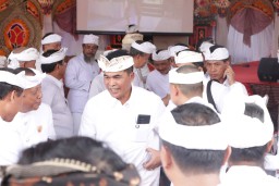 Minggu Kasih, Masyarakat Tanyakan Aturan Berlalulintas ketika Berpakaian Adat Bali*