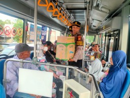 Ops Ketupat Agung 2024 : Pos Uma Anyar dan Polsek Denpasar Utara Bagikan Takjil