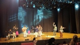 Musik dan Dagelan Hipnotis Para Warga Surabaya Dan Menjadi Hiburan Alternatif Saat Di Kota Pahlawan
