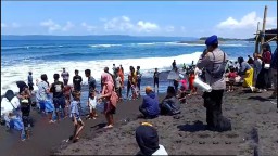 Kapolres Jember Sampaikan Himbauan Di Tempat Wisata Pantai