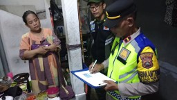 Tertibkan Duktang Non Permanen Polsek Denbar Bersama Aparatur Desa Optimalkan Pengecekan Administrasi Kependudukan