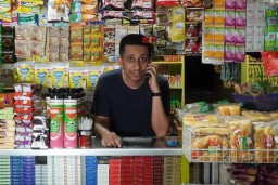 KemenKopUKM Tidak Pernah Melarang Warung Madura untuk Beroperasi 24 Jam