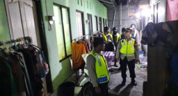 Bersama Bung Troli Polsek Denbar Pantau Rumah Warga Denpasar Yang Ditinggal Mudik