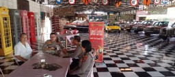 Dialog Interaktif: Jumat Curhat Kapolsek Dentim Bersama Pengusaha Museum Mobil Antik di Desa Kesiman