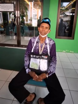 Kisah Seorang Pemulung Naik Haji