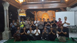 Sat Binmas Polresta Denpasar Edukasi Pecalang Ubung tentang Tupoksi dan Humanisme
