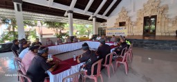 Polresta Denpasar dan Polsek Kuta Selatan Gelar Jumat Curhat di Desa Kutuh, Sosialisasikan Pentingny