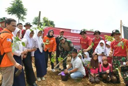 KKL Pascasarjana Unhan RI di Lokasi TMMD, 5.000 Pohon Ditanam dan Ratusan Bibit Ikan Disebar