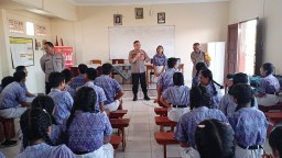 Polsek Dentim Gelar Jumat Curhat di SMP Sila Dharma Bahas Kenakalan Remaja dan Pergaulan Bebas