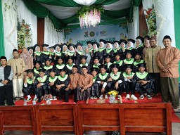 Wisuda Akbar Lulusan Penuh Dedikasi di Ponpes NUHA Surabaya