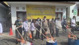 Kapolsek Denbar Dampingi Kapolresta Denpasar Hadiri Pemusnahan Barang Bukti Dan Pemusnahan Arsip Inaktif