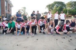 Pangdam IX/UDY Dan Kapolda Bali Olahraga Bersama di Kuta