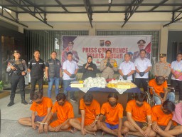Kado HUT Bhayangkara ke-78, Satreskoba Amankan Ratusan Ribu Obat Terlarang dan Hampir Satu Ons Sabu