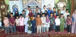 Remas Istikmal Banyuates Santuni Puluhan Anak Yatim