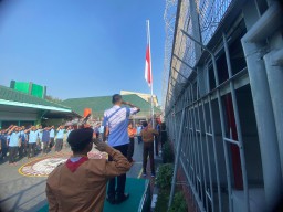 Tingkatkan Kesadaran Berbangsa dan Bernegara WBP Lapas Sidoarjo Laksanakan Upacara Bendera