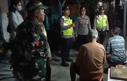 Kapolsek Denbar Turun Langsung Pantau Pendataan Duktang Non Permanen di Kelurahan pendataan duktang