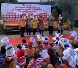 Masa Pengenalan Lingkungan Sekolah SDN Rangkah 1 Berjalan Lancar Dan Berakhir Penuh Bahagia