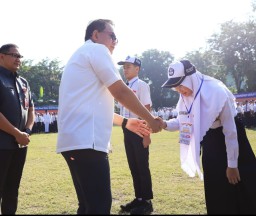 29.481 Seragam Gratis Di Bagikan Oleh PJ Gubernur ke Siswa SMA/SMK/SLB Kurang Mampu saat MPLS