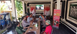 Polsek Dentim Gelar Jumat Curhat di Desa Sumerta Kelod: Bahas Isu Keamanan