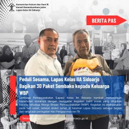 Lapas Kelas IIA Sidoarjo Bagikan 30 Paket Sembako kepada Keluarga WBP