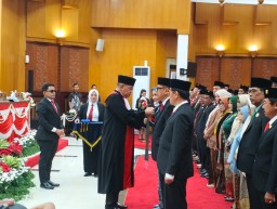 Sebanyak 50 Anggota DPRD Kota Surabaya Periode 2024 - 2029 Resmi Dilantik