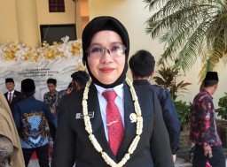 Neng Wardatun Toyyibah Resmi Dilantik Jadi Dewan
