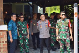 Kapolda Lampung Bersama Pangdam II/Swj,Danrem 043 Sambut Kedatangan Presiden Joko Widodo