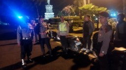 Kamtibmas Terjaga, Kapolsek Dentim Aktif Pimpin Patroli Malam Jelang Pilkada Serentak