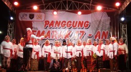 RW 8 Perumtas 3 Grabagan Gelar Pentas Seni dan Pembagian Hadiah
