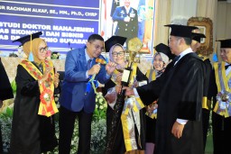 Marsma TNI Abdur Rachman Alkaf Resmi Dikukuhkan Sebagai Doktor Manajemen dari FEB Unitomo