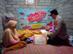 Peduli Kasih Kapolsek Gilimanuk Terhadap Warga Lumpuh dan Sakit Menahun, Berikan Bantuan Sembako.