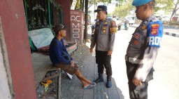 Gelar KRYD : Personil Polsek Dentim Sampaikan Himbauan Keamanan Jelang Pilkada