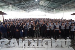 Ribuan Maba Undiknas Menerima Kuliah Umum Pangdam Zamroni