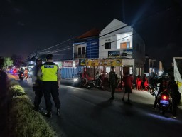 Upaya Preemtif dan Preventif Polsek Densel Dalam Menekan Gangguan Kamtibmas Gelar Blue Light Patrol